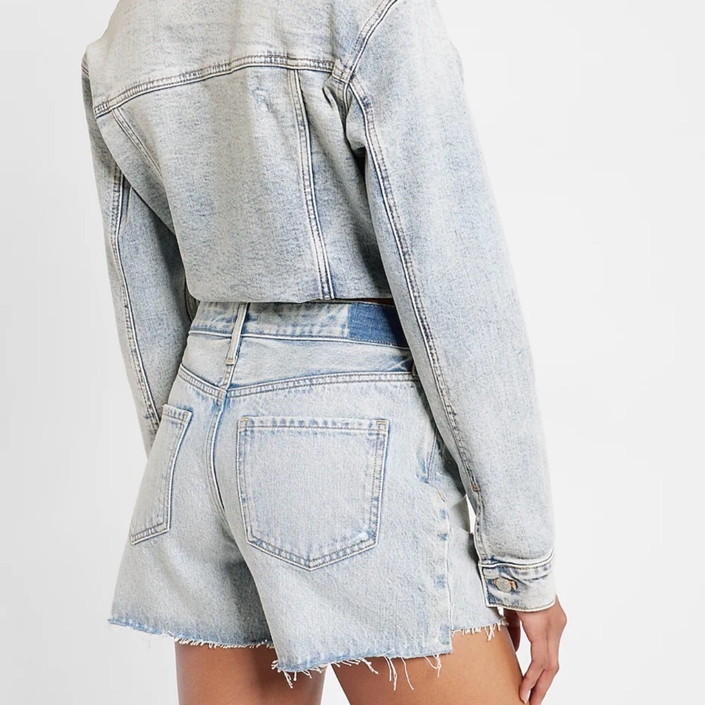 NWOT Express Boyfriend MIDI Blue Jean Shorts with Relaxed Fit and Frayed Hem - Picture 2 of 10